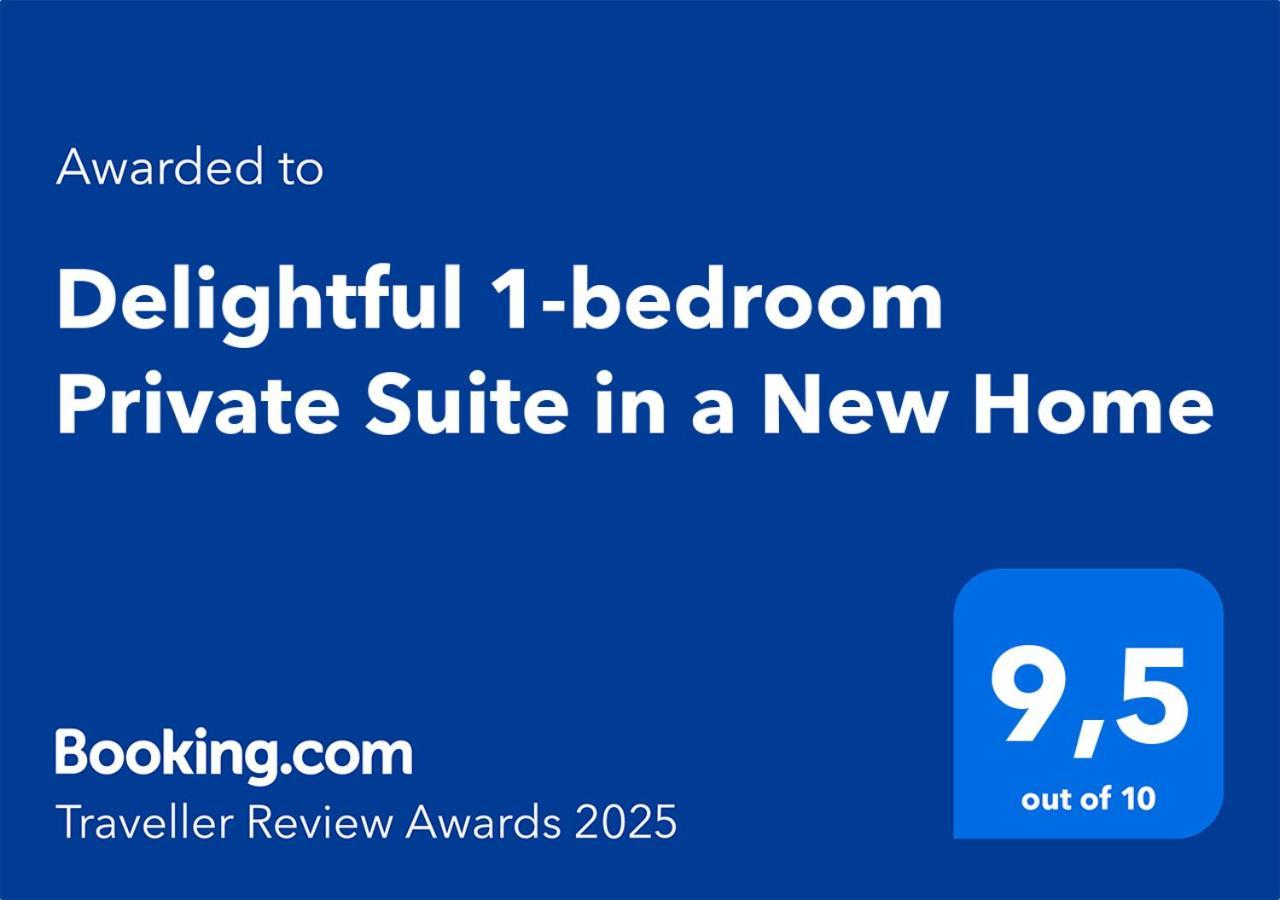 Delightful 1-Bedroom Private Suite In A New Home คาลการี ภายนอก รูปภาพ